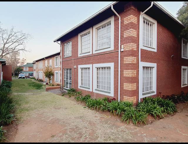 1 BEDROOM APARTMENT TO LET IN HALFWAY GARDENS